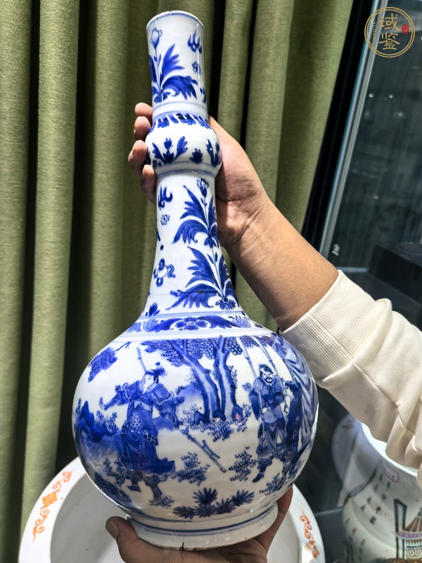 古玩陶瓷青花人物長頸瓶真品鑒賞圖