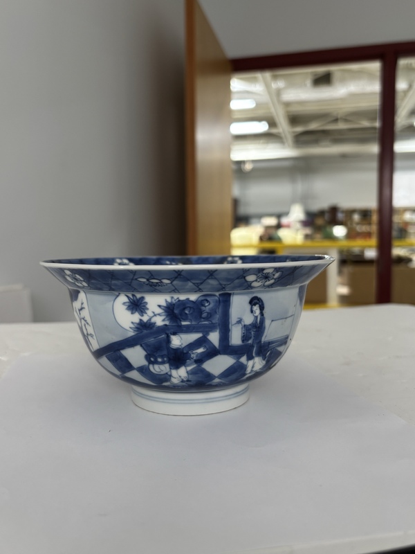 古玩陶瓷康熙青花開窗人物折沿碗拍賣,當前價格26000元