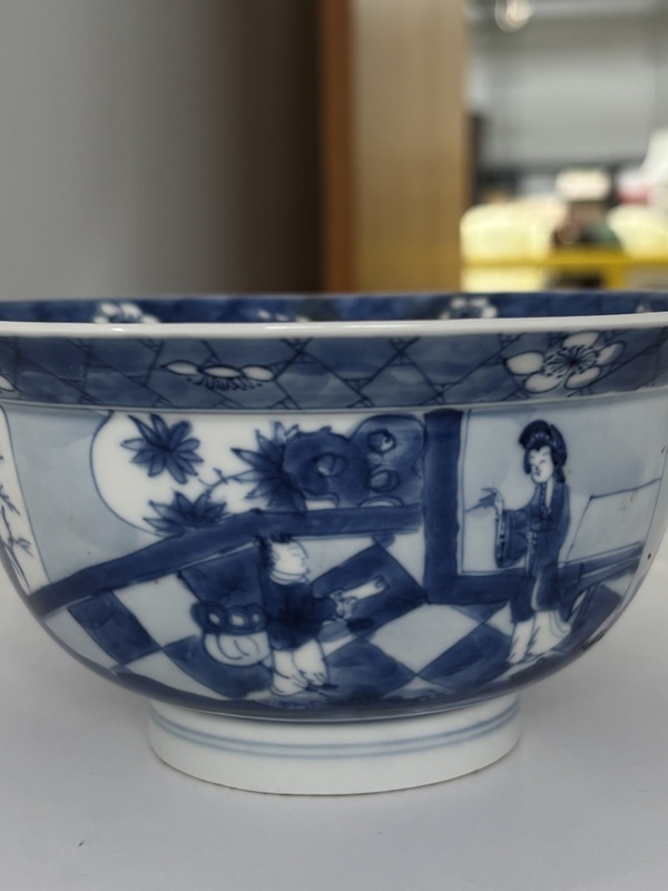 古玩陶瓷康熙青花開窗人物折沿碗拍賣,當前價格26000元