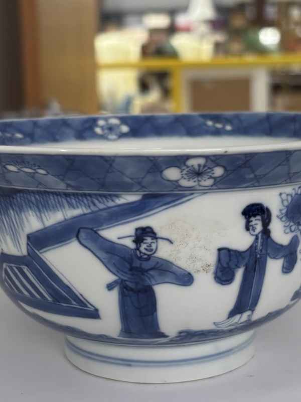 古玩陶瓷康熙青花開窗人物折沿碗拍賣,當前價格26000元