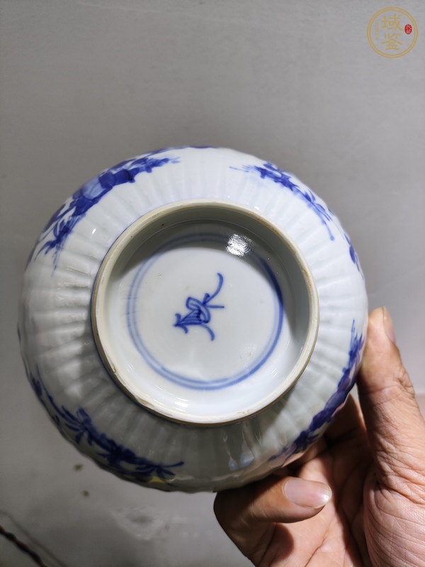 古玩陶瓷花卉紋青花碗真品鑒賞圖