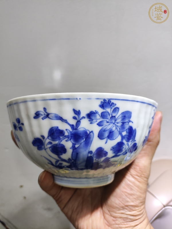 古玩陶瓷花卉紋青花碗真品鑒賞圖