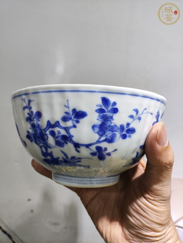 古玩陶瓷花卉紋青花碗真品鑒賞圖