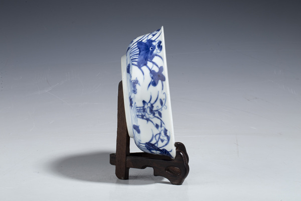 古玩陶瓷晚清·青花蓮池鴛鴦紋蓋碗拍賣，當(dāng)前價格1152元