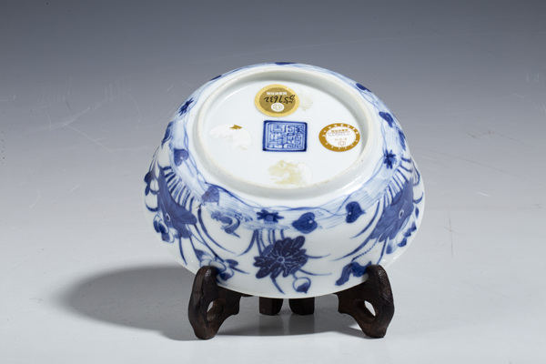 古玩陶瓷晚清·青花蓮池鴛鴦紋蓋碗拍賣，當(dāng)前價格1152元