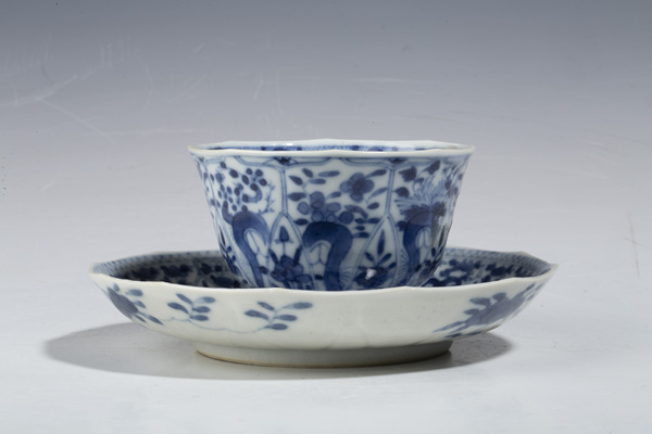 古玩嚴(yán)選清光緒·青花開(kāi)窗洞石花鳥(niǎo)紋杯碟一套拍賣，當(dāng)前價(jià)格2304元
