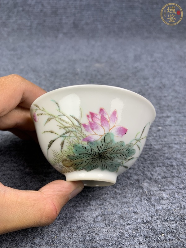 古玩陶瓷蓮池花卉紋茶圓真品鑒賞圖