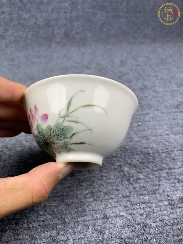 古玩陶瓷蓮池花卉紋茶圓真品鑒賞圖