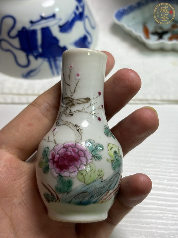 古玩陶瓷粉彩花鳥紋長頸瓶真品鑒賞圖