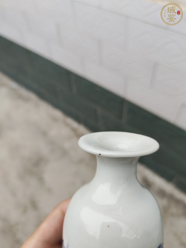 古玩陶瓷花卉紋青花瓶真品鑒賞圖