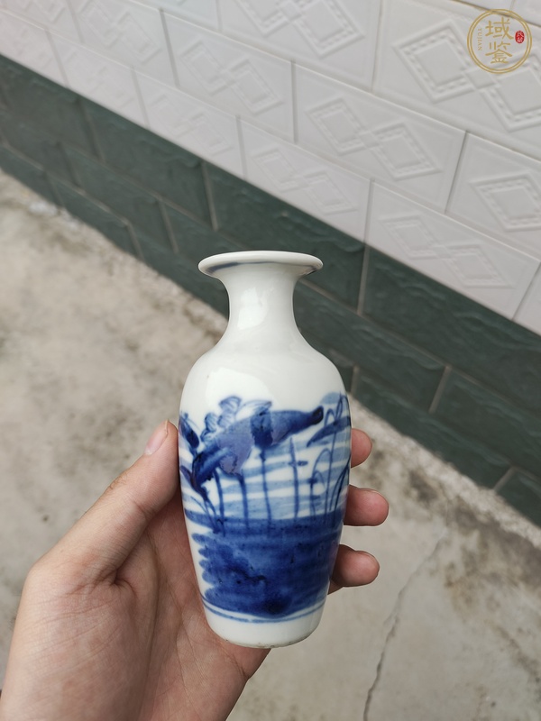 古玩陶瓷花卉紋青花瓶真品鑒賞圖