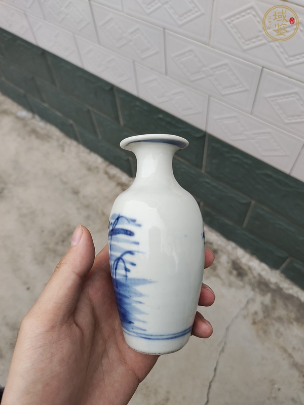 古玩陶瓷花卉紋青花瓶真品鑒賞圖