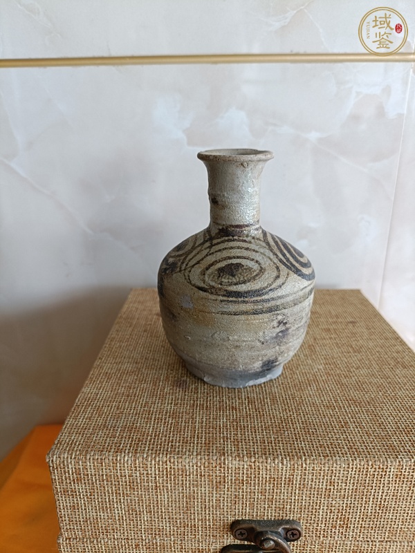 古玩瓷器玉溪窑青花螺旋纹撇口瓶真品鉴赏图