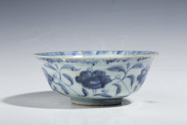 古玩陶瓷明中·青花纏枝花卉紋碗拍賣，當(dāng)前價(jià)格3008元
