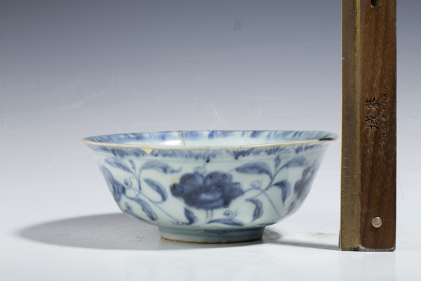 古玩陶瓷明中·青花纏枝花卉紋碗拍賣，當(dāng)前價(jià)格3008元