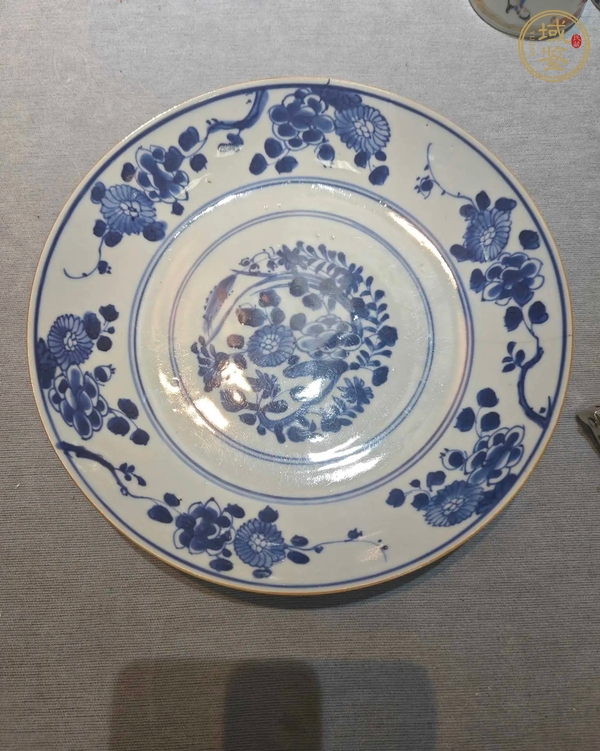 古玩陶瓷花卉紋青花盤(pán)真品鑒賞圖