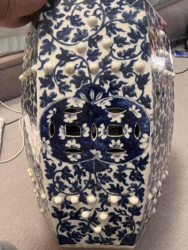 古玩陶瓷清道光·青花纏枝花卉紋六方鼓型繡墩兒拍賣,當前價格39999元