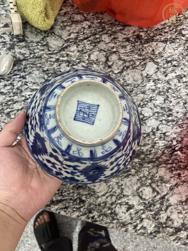 古玩陶瓷青花纏枝花卉紋茶碗真品鑒賞圖