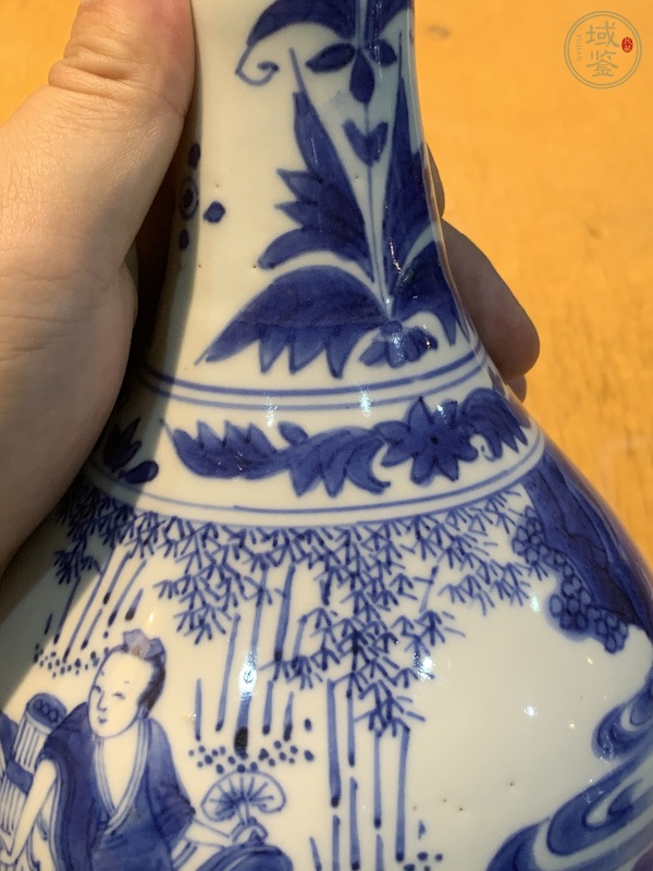 古玩陶瓷崇禎青花人物長(zhǎng)頸瓶真品鑒賞圖