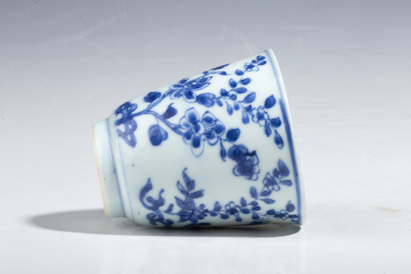 古玩陶瓷清康熙·青花折枝花卉紋鈴鐺杯拍賣，當前價格4500元