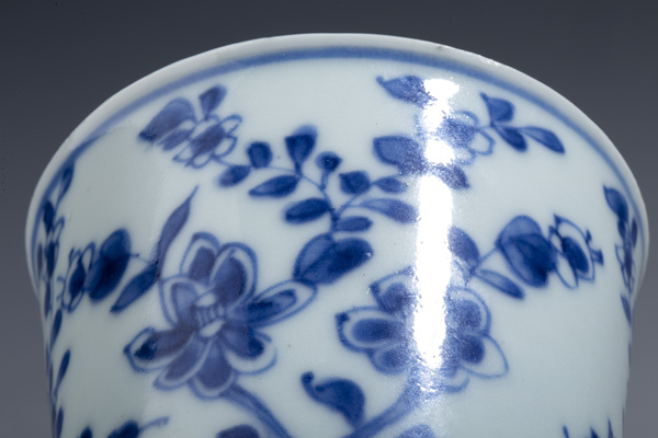古玩陶瓷清康熙·青花折枝花卉紋鈴鐺杯拍賣，當前價格4500元