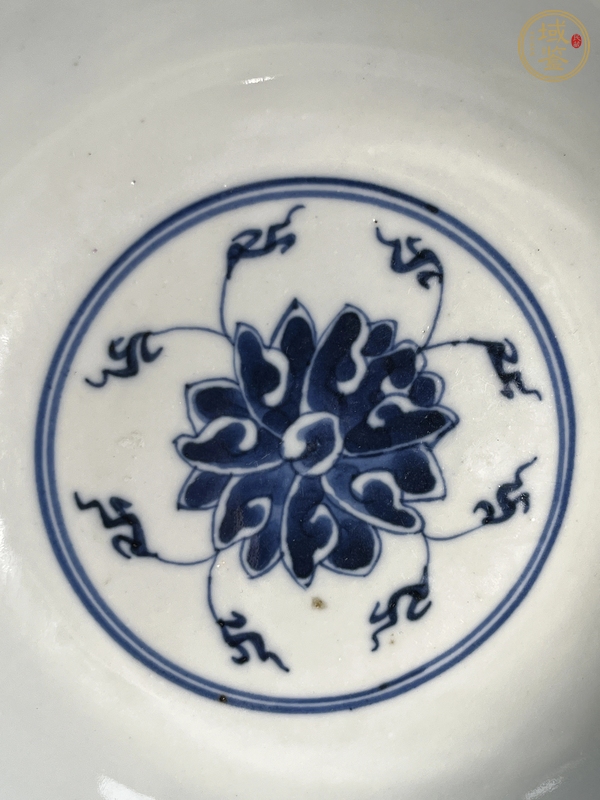 古玩陶瓷花卉紋青花碗真品鑒賞圖