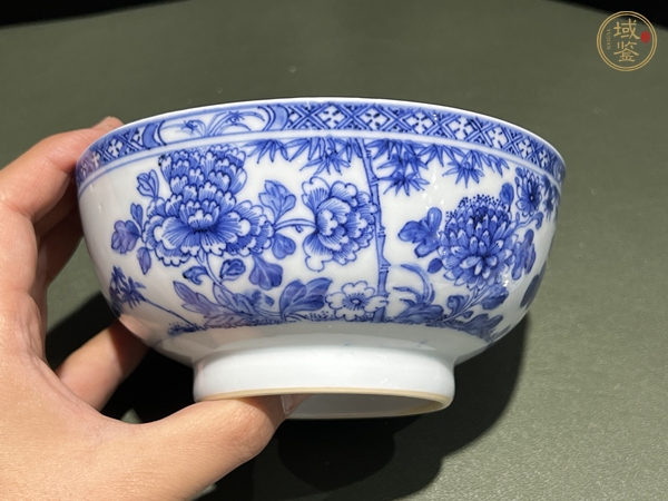 古玩陶瓷青花花卉紋蓋碗真品鑒賞圖