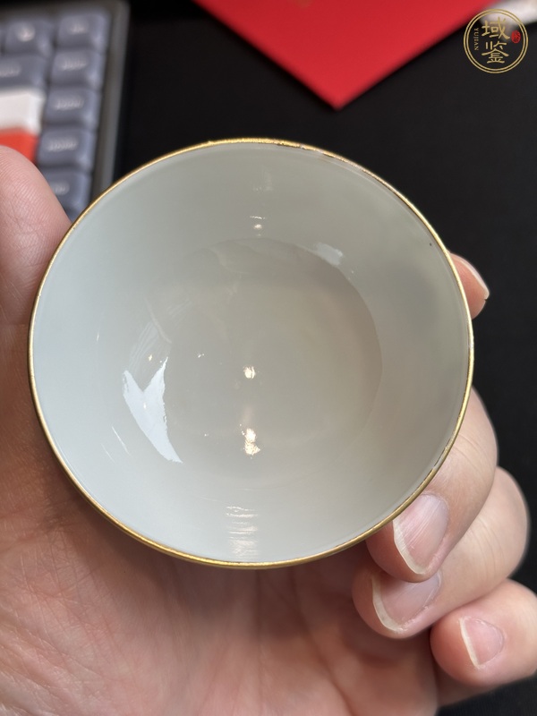 古玩陶瓷粉彩花卉紋茶圓真品鑒賞圖