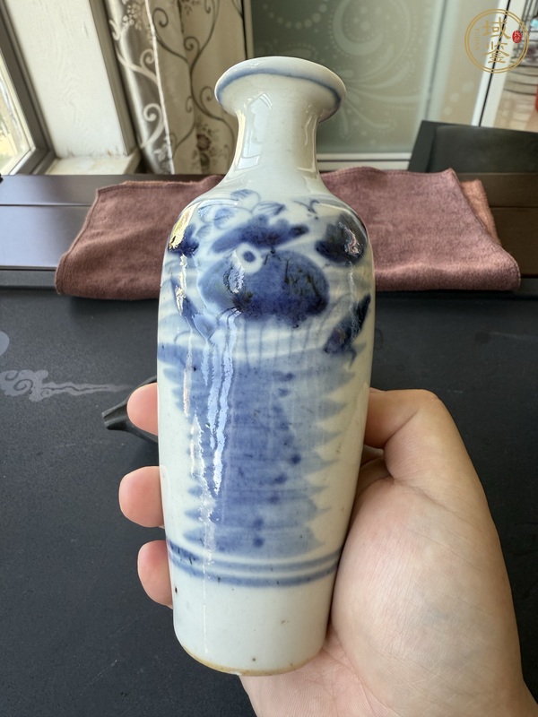 古玩陶瓷花卉紋青花瓶真品鑒賞圖