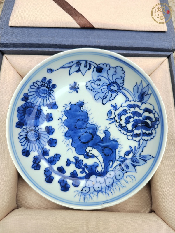 古玩陶瓷花卉紋青花盤真品鑒賞圖