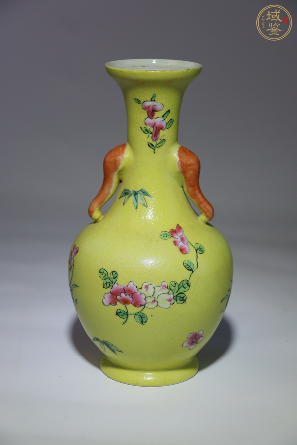 古玩陶瓷黃地粉彩軋道雙耳瓶真品鑒賞圖