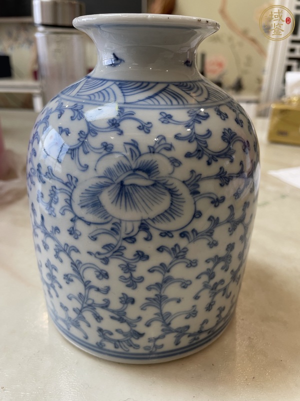 古玩陶瓷花卉紋青花罐真品鑒賞圖