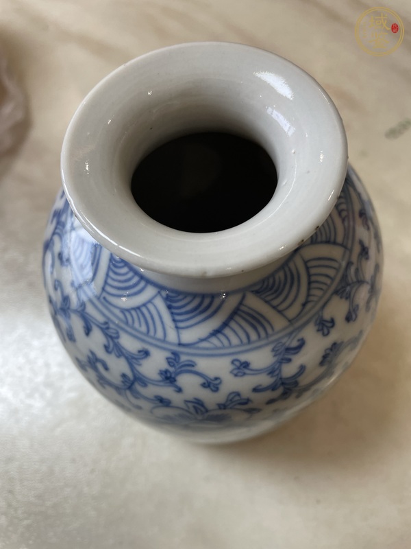 古玩陶瓷花卉紋青花罐真品鑒賞圖