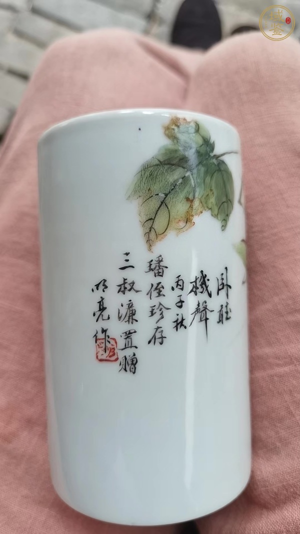 古玩陶瓷新粉彩蟲草紋筆筒真品鑒賞圖