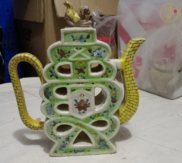古玩陶瓷素三彩執(zhí)壺真品鑒賞圖