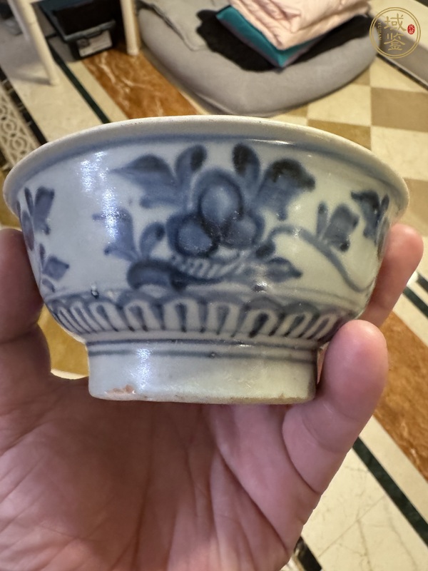 古玩陶瓷青花花卉紋茶碗真品鑒賞圖