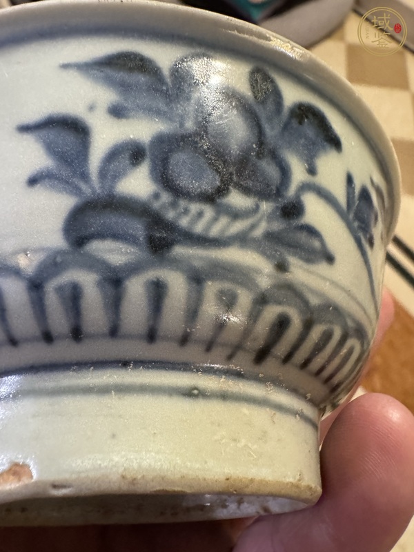 古玩陶瓷青花花卉紋茶碗真品鑒賞圖