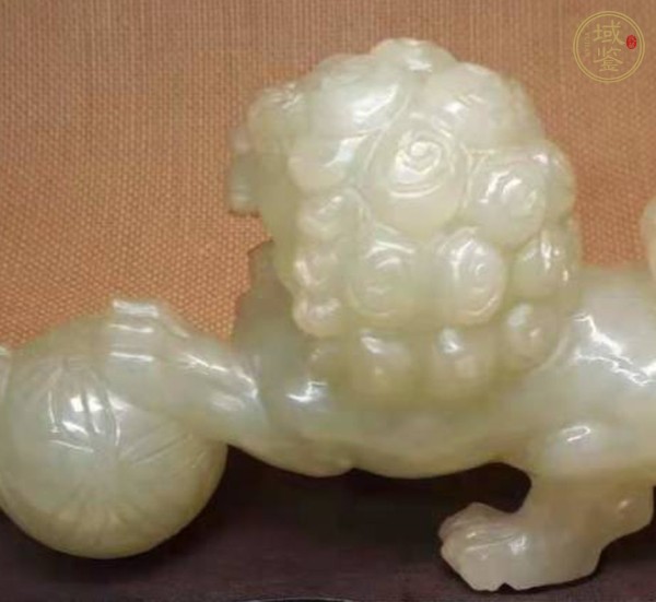 古玩玉器岫玉雕“獅子繡球”擺件真品鑒賞圖