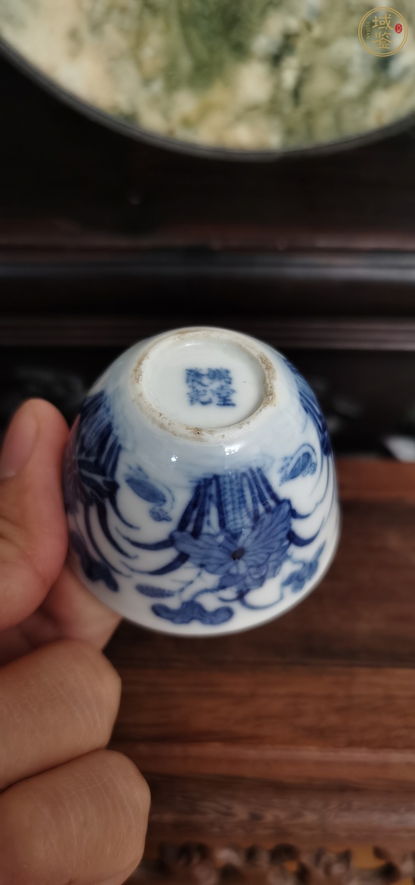 古玩陶瓷青花滿池矯紋臥足杯真品鑒賞圖