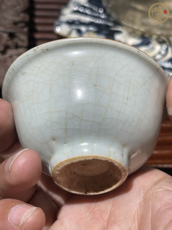 古玩陶瓷哥釉茶杯真品鑒賞圖