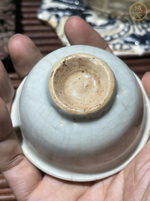 古玩陶瓷哥釉茶杯真品鑒賞圖