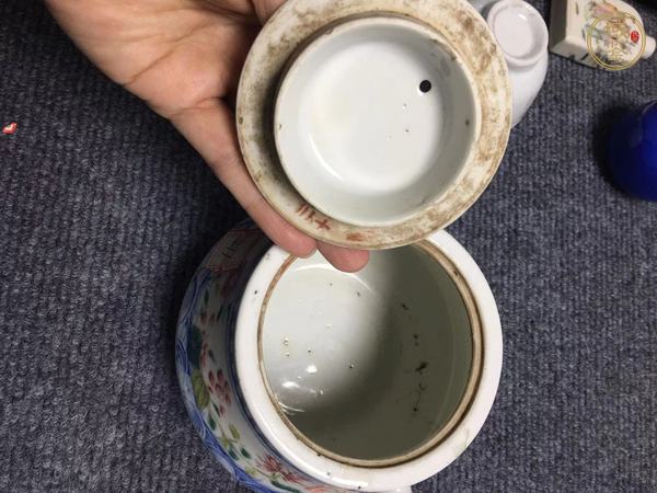 古玩陶瓷青花加彩花卉紋茶壺真品鑒賞圖