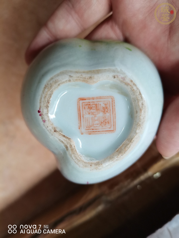 古玩陶瓷桃型蓋盒真品鑒賞圖