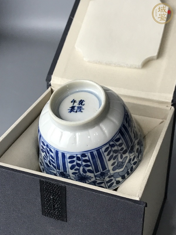 古玩陶瓷青花花卉紋主人杯真品鑒賞圖