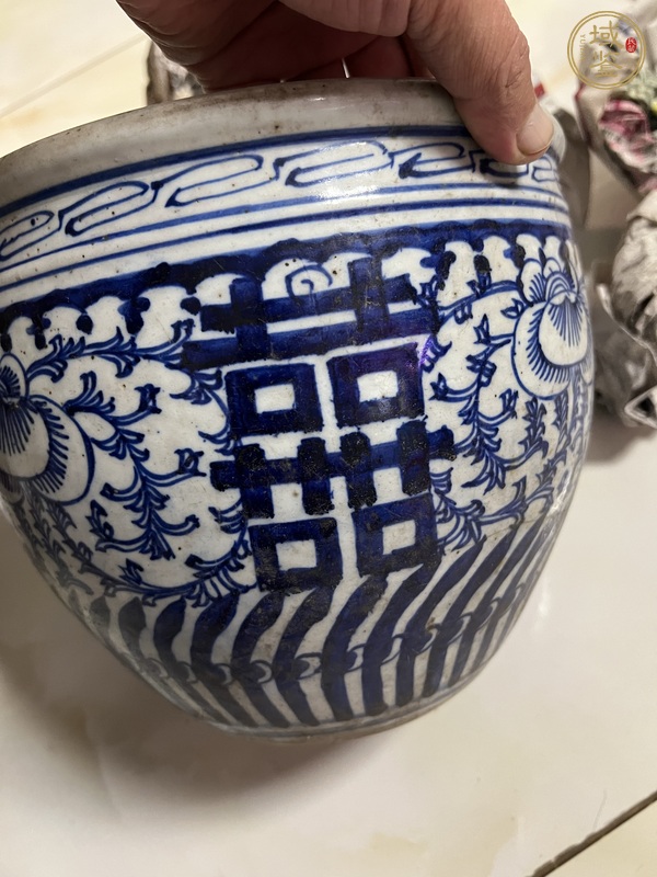 古玩陶瓷青花纏枝花卉雙喜紋缸真品鑒賞圖