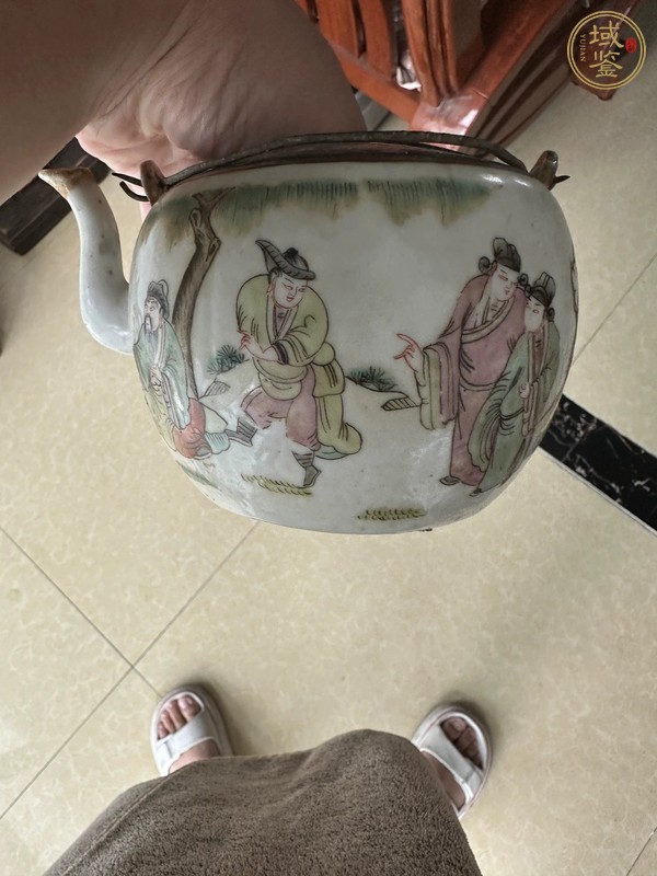 古玩陶瓷人物紋粉彩提梁壺真品鑒賞圖