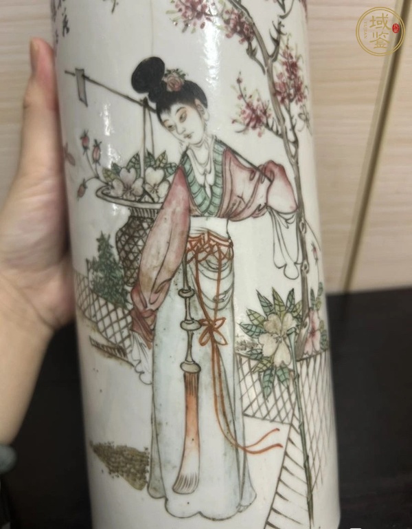 古玩陶瓷仕女紋帽筒真品鑒賞圖