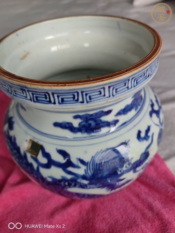 古玩陶瓷青花雙龍戲珠紋香爐真品鑒賞圖