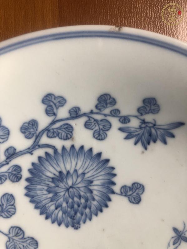 古玩陶瓷清嘉慶青花花卉紋盤真品鑒賞圖