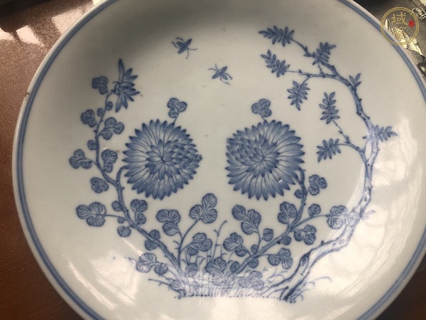 古玩陶瓷清嘉慶青花花卉紋盤真品鑒賞圖